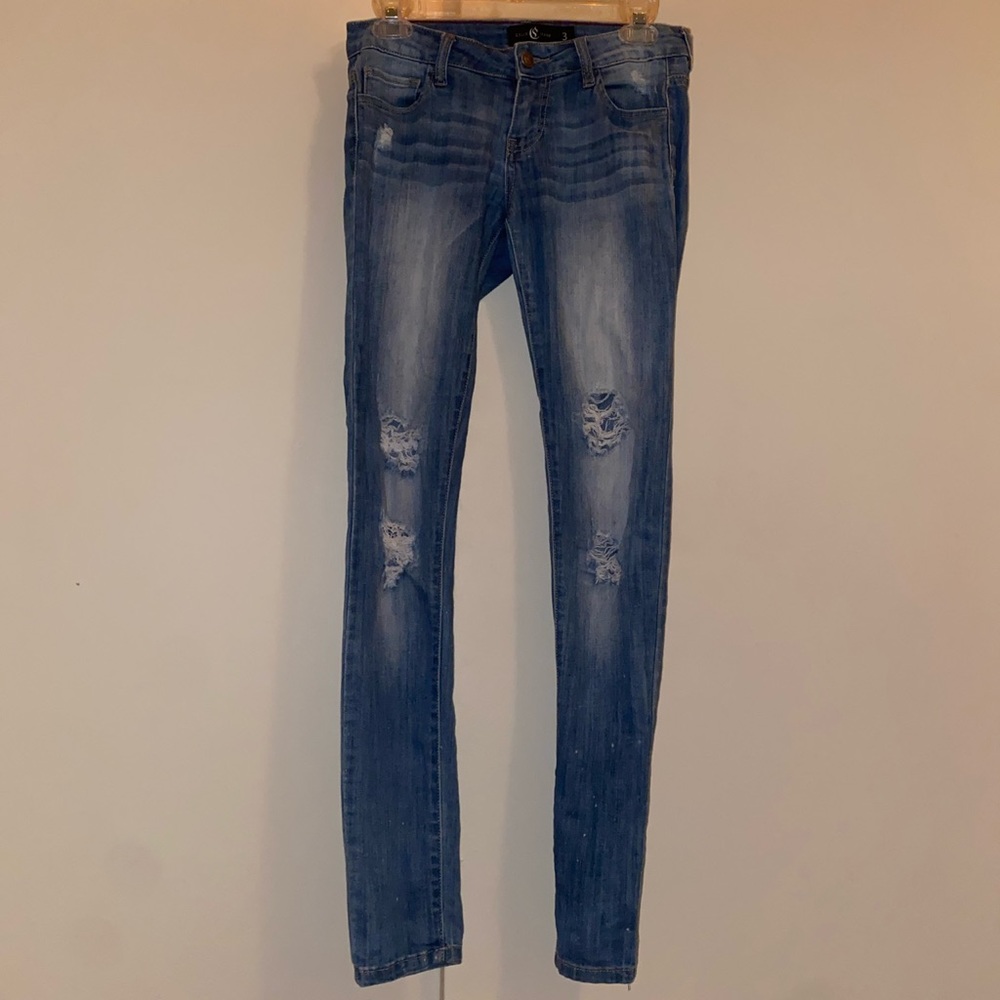 Ripped skinny jeans